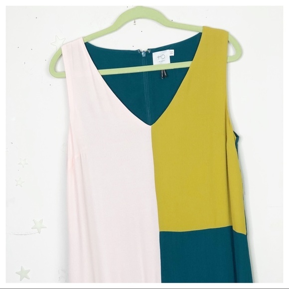 HD in Paris Color block V-neck mini dress - Picture 8 of 9